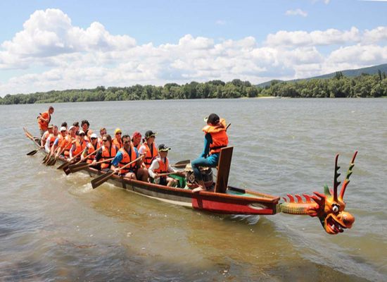 Sárkányhajó túra a Dunakanyarban: www.dunakaland.hu