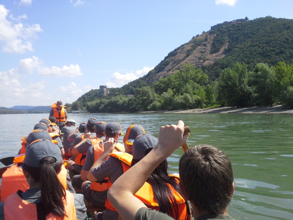 Sárkányhajó túra, sárkányhajó bérlés a Dunakanyarban: www.dunakaland.hu